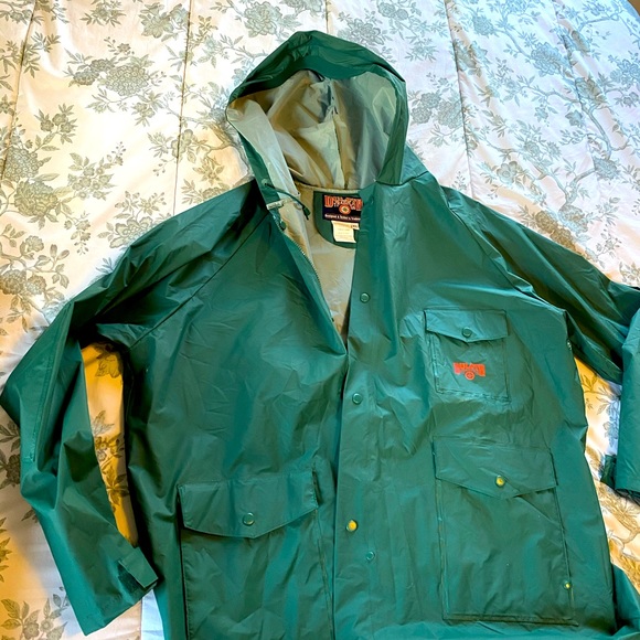 duluth trading raincoat